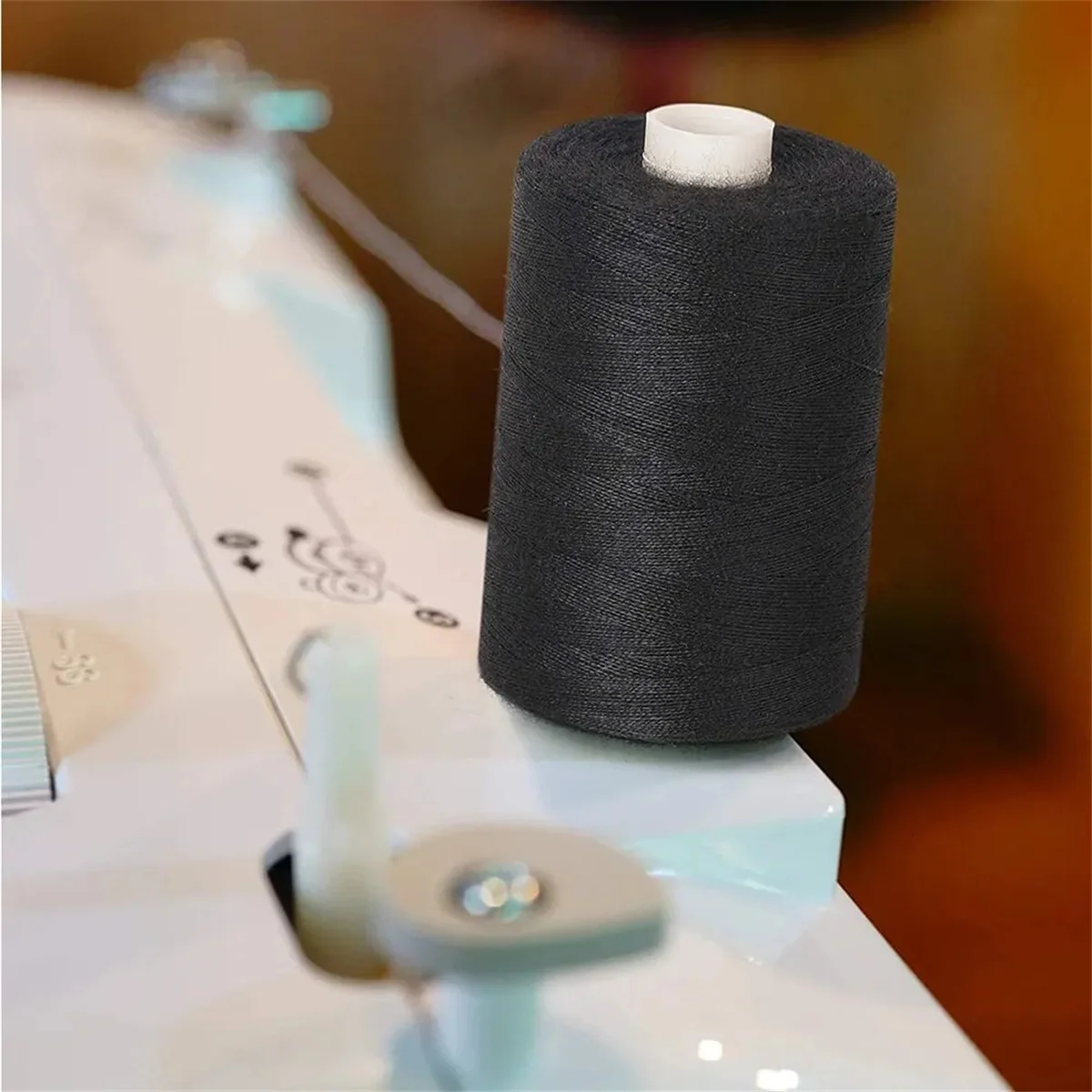 2 ชิ้นด้ายเย็บผ้าด้ายเย็บผ้าด้ายโพลีเอสเตอร์ชุดเย็บด้ายเย็บ Spools โพลีเอสเตอร์ DIY เย็บสําหรับมือเครื่อง 500 เมตร