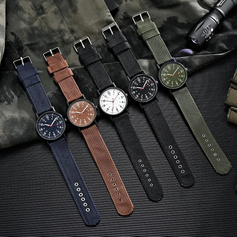 Relojes de diseño de lujo para hombre, reloj ganador luminoso de aleación de cuerda a mano para hombre, reloj de pulsera compacto exquisito, relojes masculinos
