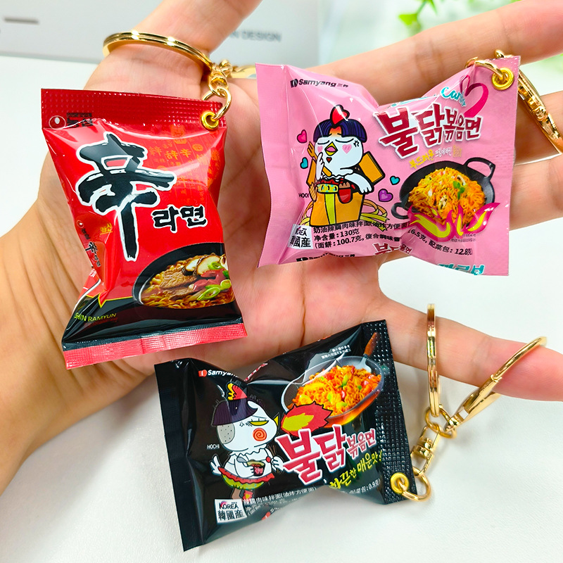Yupsk Simulazione Noodles istantanei Portachiavi Borsa per alimenti coreana Ciondolo Noodles di tacchino Accessori per borse creative Regalo di Natale