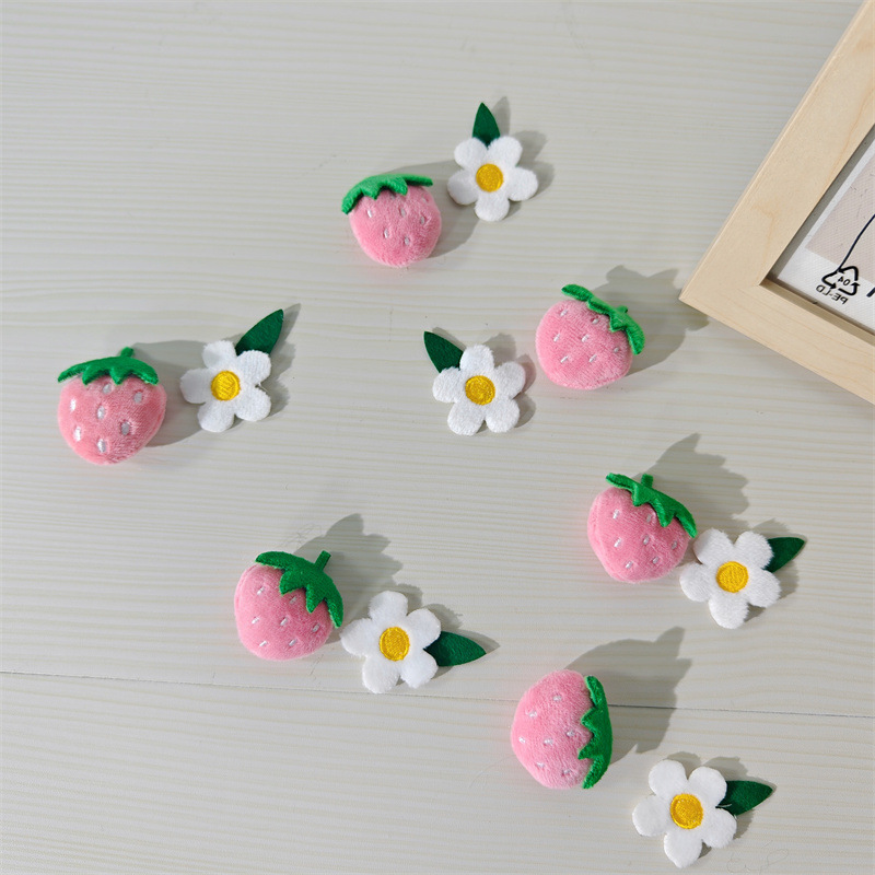 10 pçs bonito algodão de pelúcia morango flor remendo acessórios chapéu saco roupas acessórios para o cabelo broche materiais decorativos