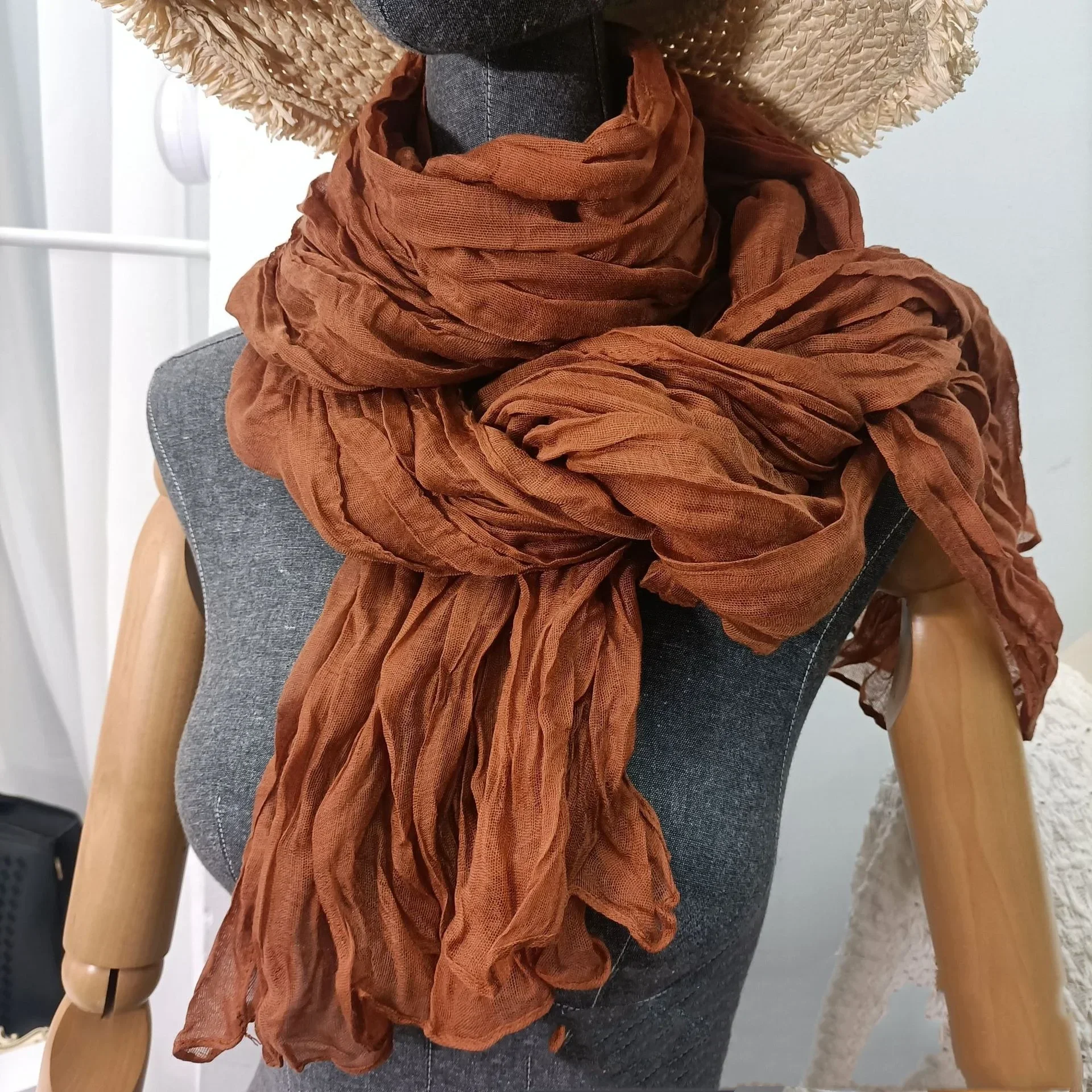Bufanda de lino y algodón de Color liso Retro Otoño Invierno nuevo chal plisado verde Retro fino de tira larga seda cálida para hombres y mujeres