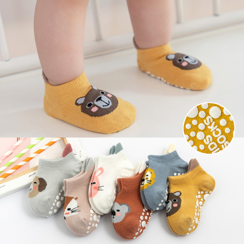 Calzini per bambini dei cartoni animati calzini corti antiscivolo per bambini e bambine con suole in gomma calzini da pavimento per neonati in morbido cotone primavera autunno