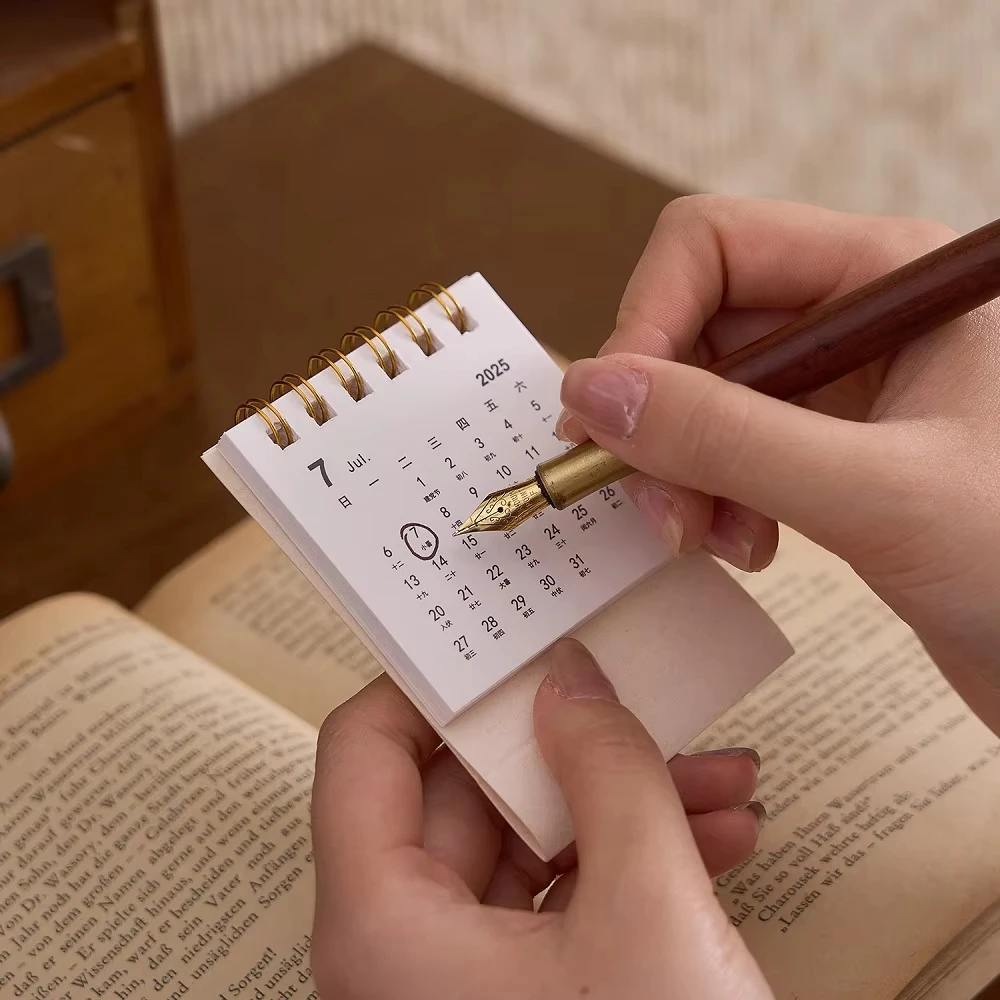 2026 Mini Eenvoudige Kalender Kleine Bureaukalender Creatieve Spoelkalender Planner Desktop Decoratie Kantoorbenodigdheden