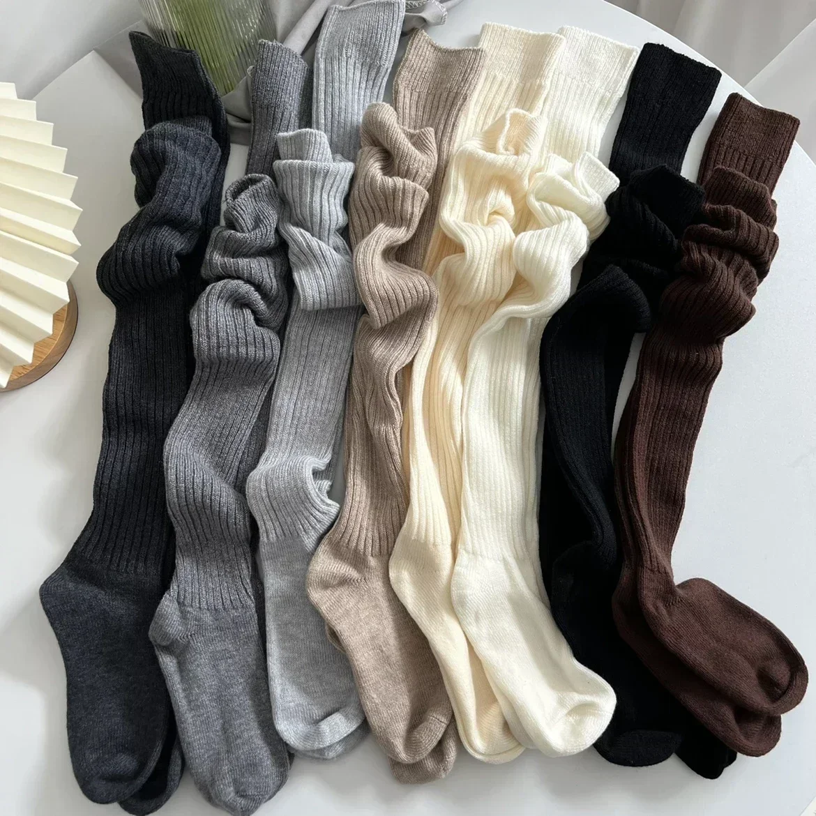 Calcetines largos de lana suave para mujer, medias de punto liso de Cachemira para otoño e invierno, calcetines gruesos cálidos y esponjosos hasta la rodilla informales ajustados para niñas