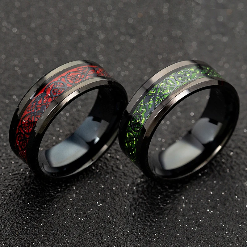 2023 แฟชั่นผู้ชายสแตนเลสแหวนมังกร Inlay สีม่วงสีดําคาร์บอนไฟเบอร์แหวนเครื่องประดับ 8 มม