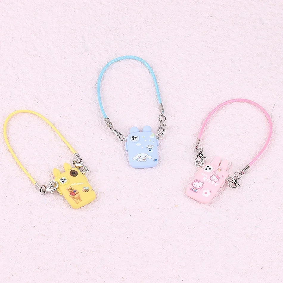 Labubu ためのアクセサリー泣き虫アクセサリー漫画スタイルカメラ電話バッグぬいぐるみアクセサリーペンダントファン誕生日ギフト