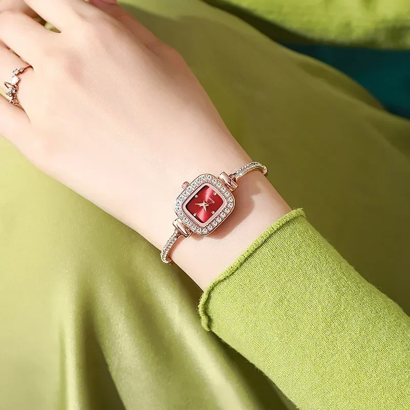2024 New Temperament Fashionable Square Quartz Wristwatches Light Luxury Women's Watch Free Adjustment Women's Quartz Watch