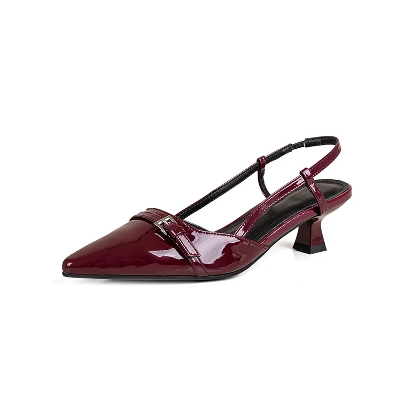Sandalias de tacón medio de charol puntiagudo rojo vino francés para mujer, zapatos vacíos Retro con tacón ajustado en la espalda, novedad de verano 2024