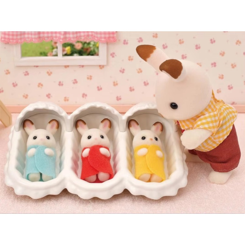 Famílias sylvanianas coelho de chocolate triplo berço assento conjunto de cuidados para meninas ternurines autênticos brinquedos de casa de brincar