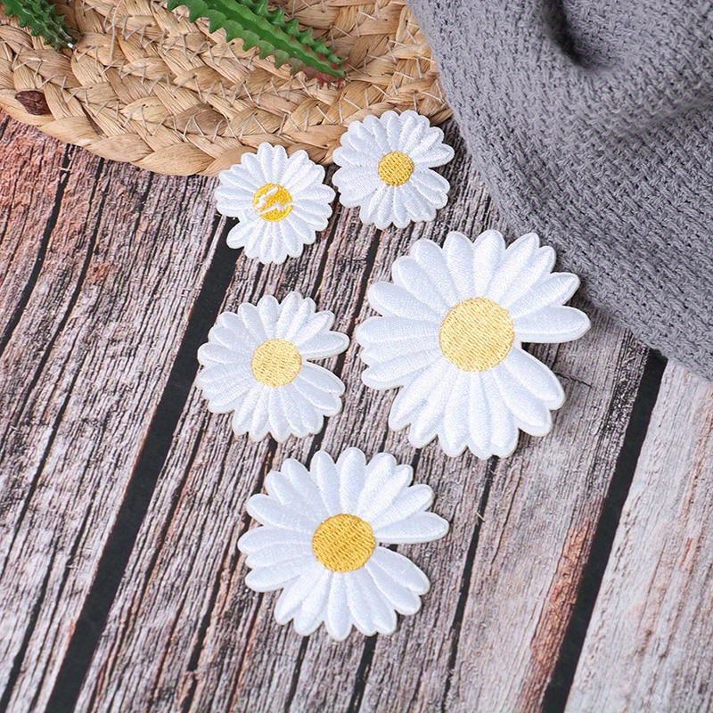 5 Stück DIY kleine Sonnenblume Gänseblümchen Stickerei Patches für Kleidung Eisen auf Kleidung Aufkleber Streifen Aufbügeln Applikation Loch Reparatur