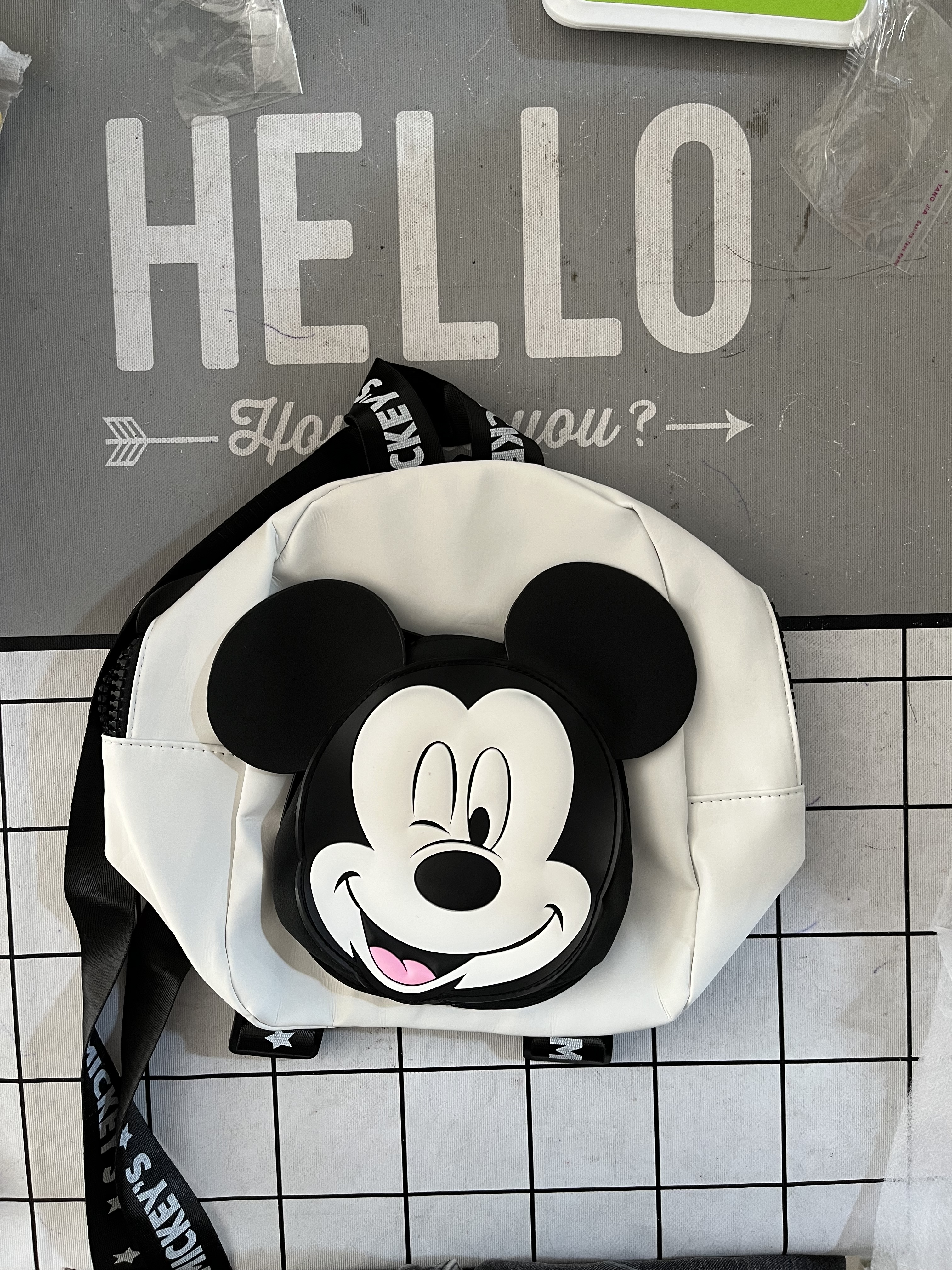 2023 กระเป๋าเด็กใหม่Disney Donald Duck Mickey Mouseการ์ตูนพิมพ์เด็กกระเป๋าเป้สะพายหลังไนลอนสีตัดกันกระเป๋านักเรียน