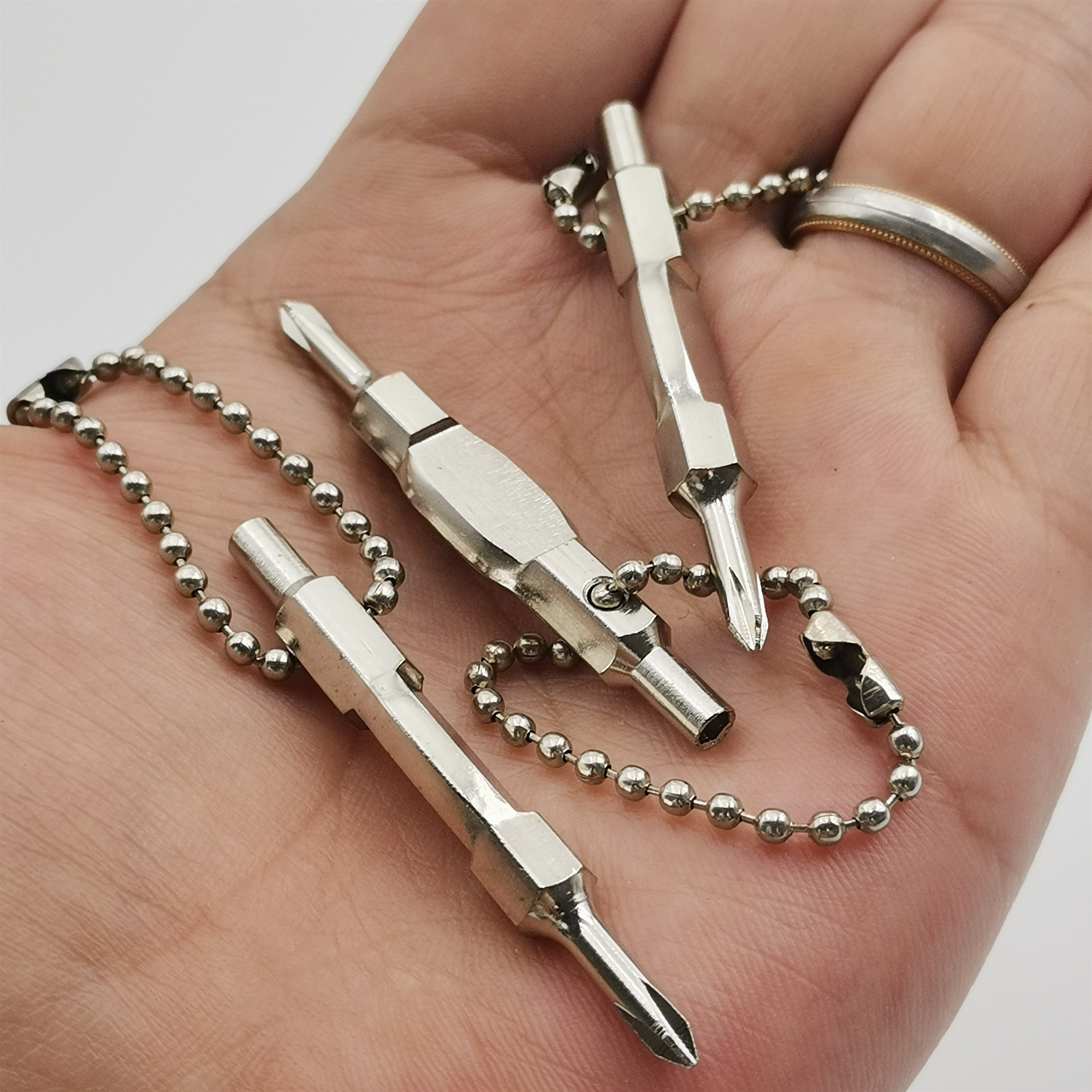 Professionelles Griffbrett-Werkzeug aus Metall für Finger-Skateboard-Schrauben und Muttern