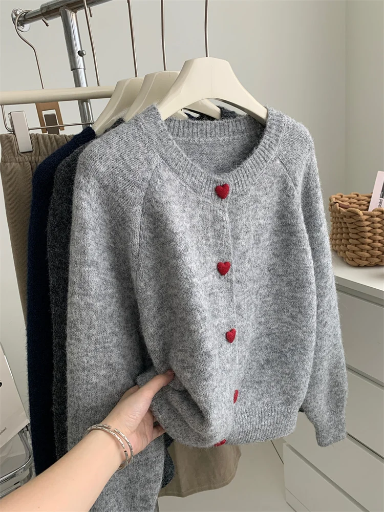 Cardigan de malha de lã cinza profundo para mulheres 2025 outono inverno macio e pegajoso quente amor fivela mangas de ombro
