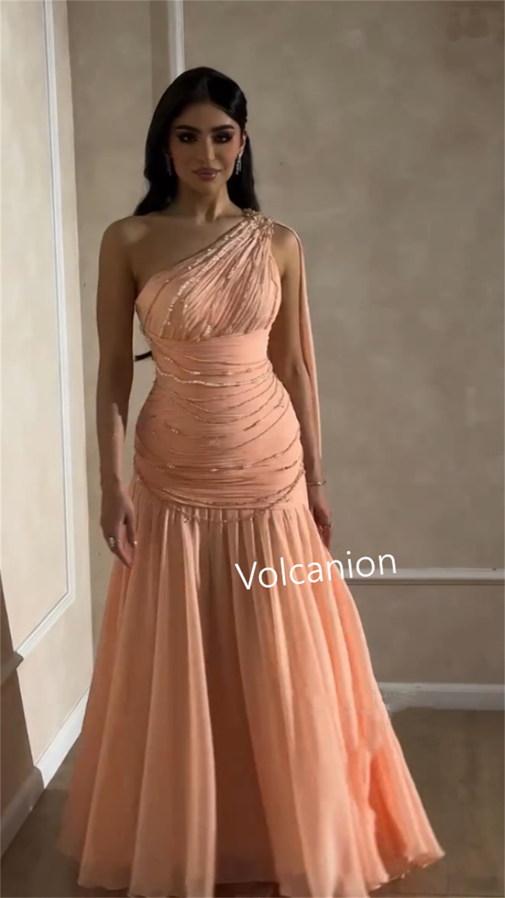 Maßgeschneiderte Chiffon-Faltenperlen, A-Linie, One-Shoulder-lange Kleider, maßgeschneiderter Anlass, Abschlussball, exquisite formelle Passform