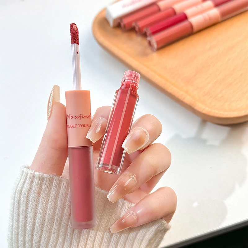 Matte Mirror Double Ended Lip Gloss เนื้อกํามะหยี่และเนื้อเยลลี่ให้ความชุ่มชื้นและง่ายต่อการใช้ลิปสติกแบบน้ําสําหรับริมฝีปาก