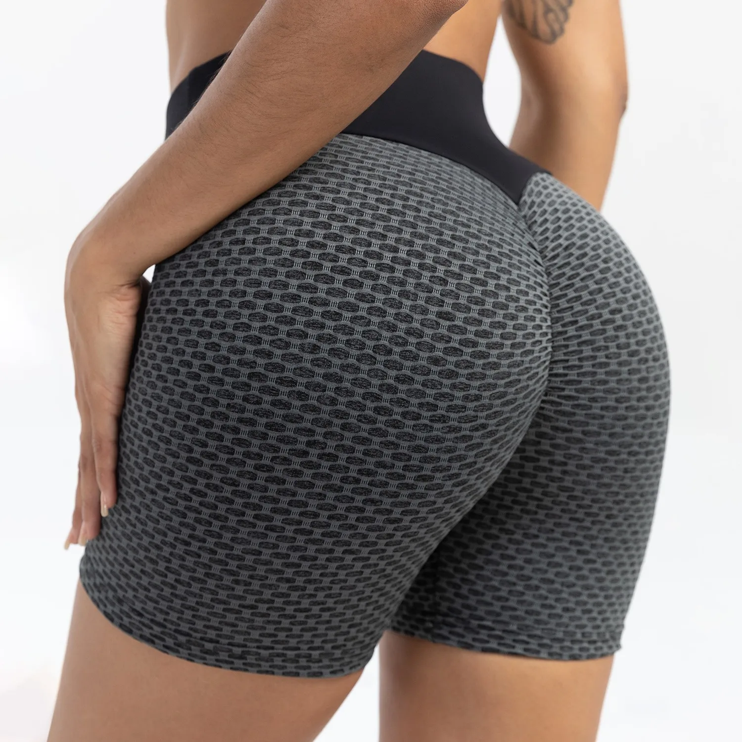 ผู้หญิงกีฬาสั้นโยคะ Legging กางเกงขาสั้น Squat Proof เอวสูงฟิตเนสกางเกงขาสั้น Quick Drying ขี่จักรยานออกกําลังกายกางเกงขาสั้น