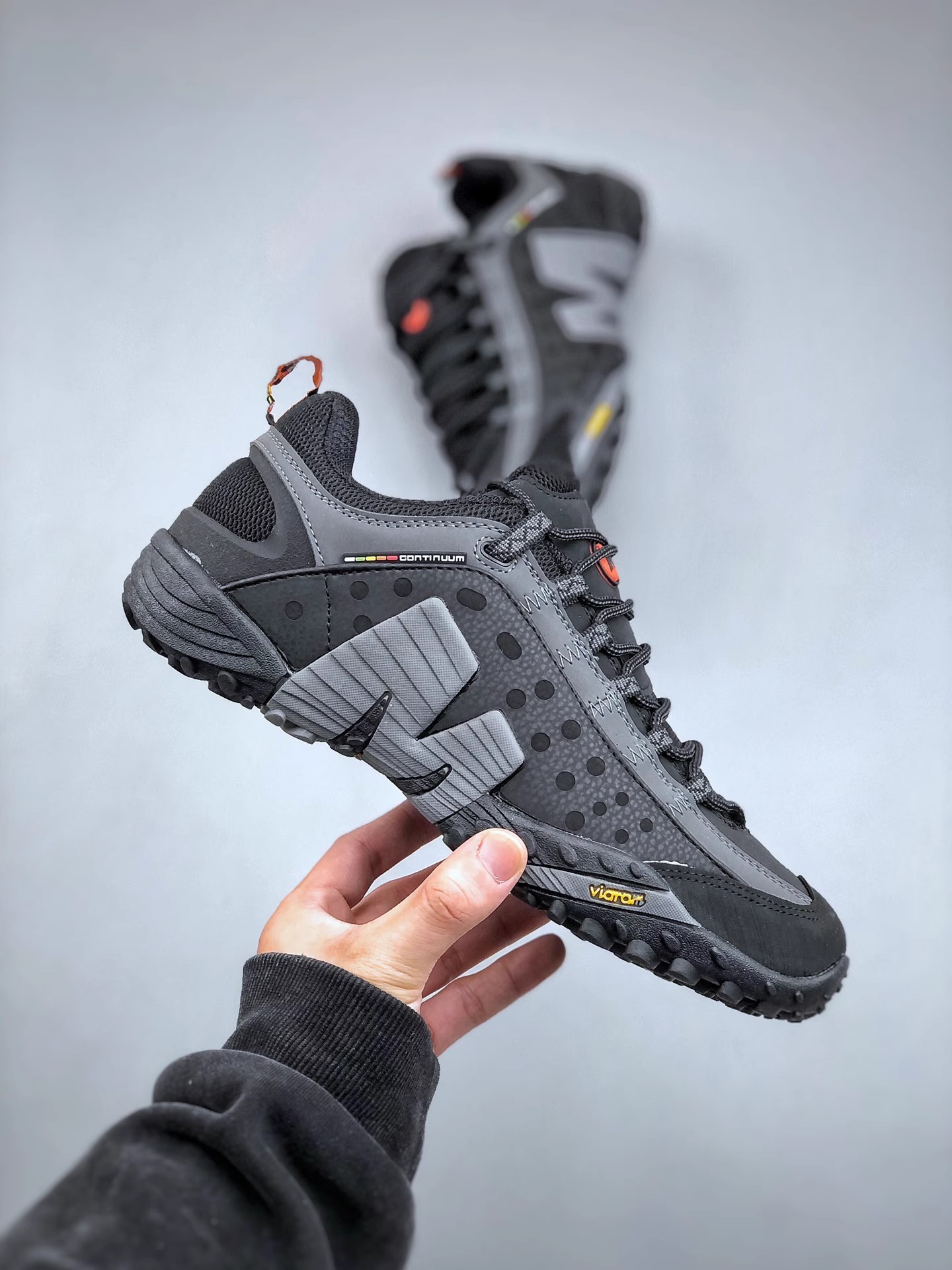 Merrell ผู้ชายรองเท้าปีนเขากลางแจ้งฤดูใบไม้ร่วงและฤดูหนาว Anti SLIP และสวมใส่รองเท้าเดินป่าแฟชั่น LOW TOP Casual