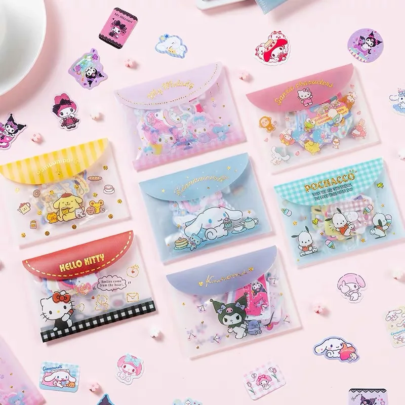 Sanrio pegatinas 40 unids/pack Melody Culomi Cinnamoroll Pom Linda decoración de papel de dibujos animados bolsa de almacenamiento de pegatinas de PVC