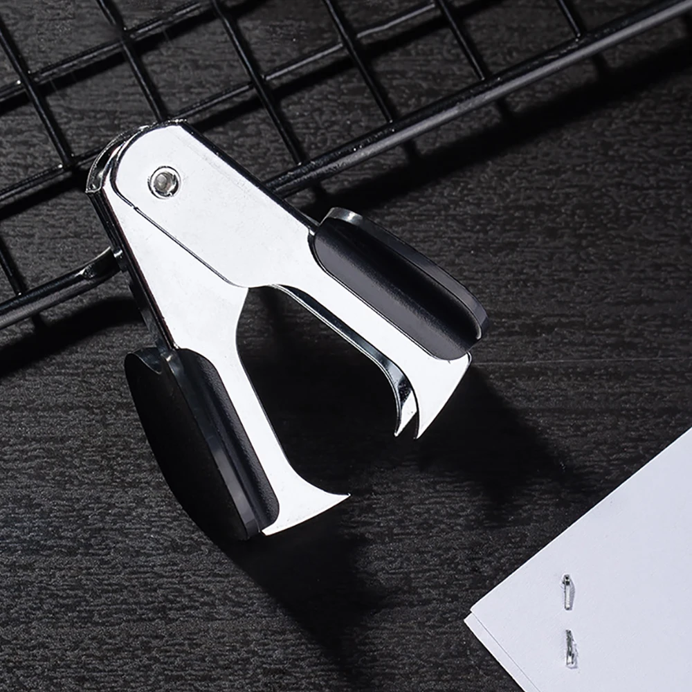 1PC Mini Heftklammer Entferner Heftklammern Büro Liefert Allgemeine Mini Hefter Entfernung Nail Out Extractor Puller Schreibwaren Werkzeuge