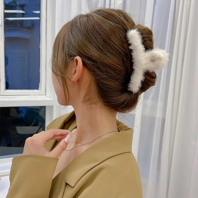 2/4 pçs garra de cabelo de pelúcia para mulheres elegante acrílico grampos de cabelo de pele do falso meninas barrette headwear acessórios de cabelo de inverno