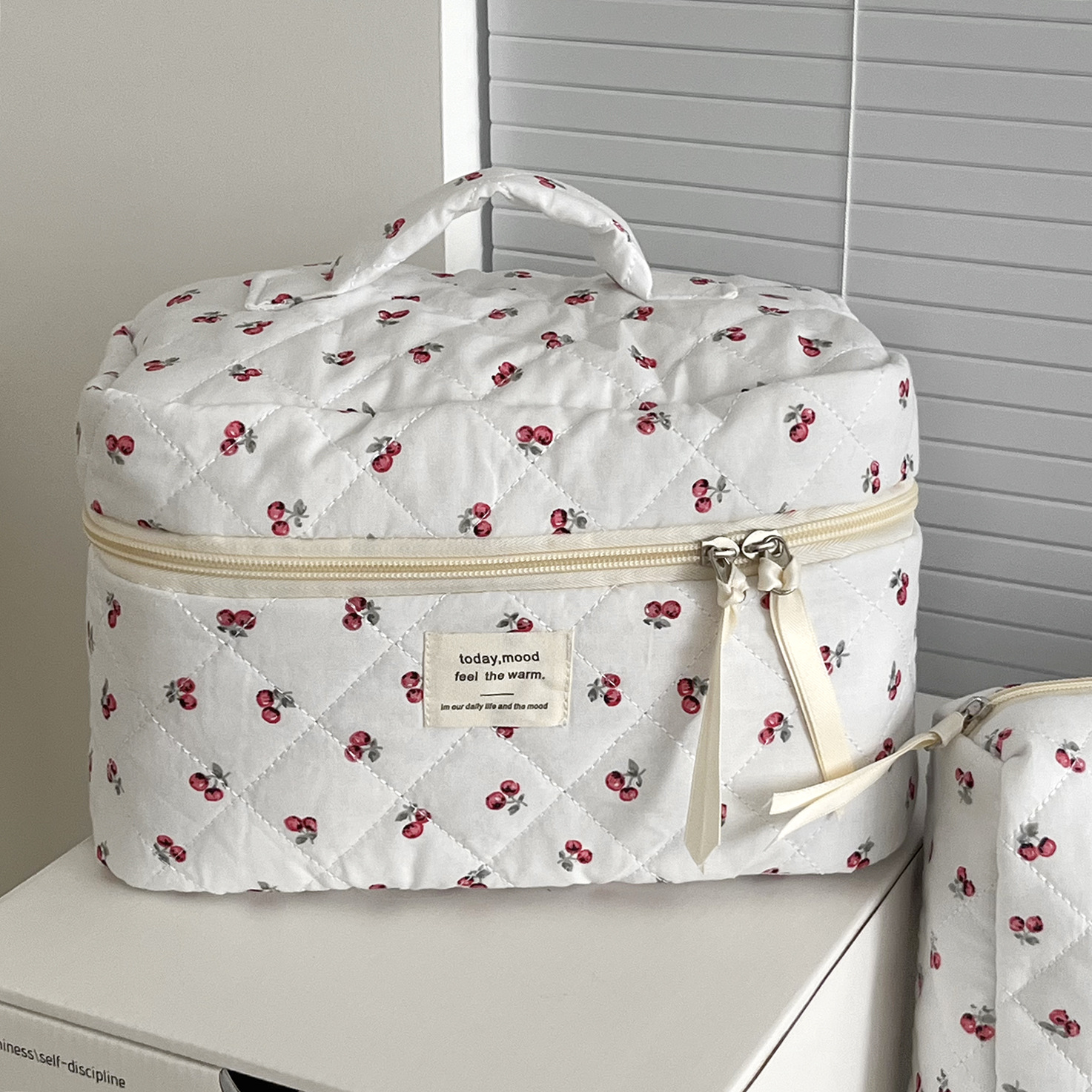 Sac de maquillage cerise, sacs à cosmétiques pour femmes, mode Portable mignon, pochette de rangement de voyage, sac à main en coton matelassé à fermeture éclair