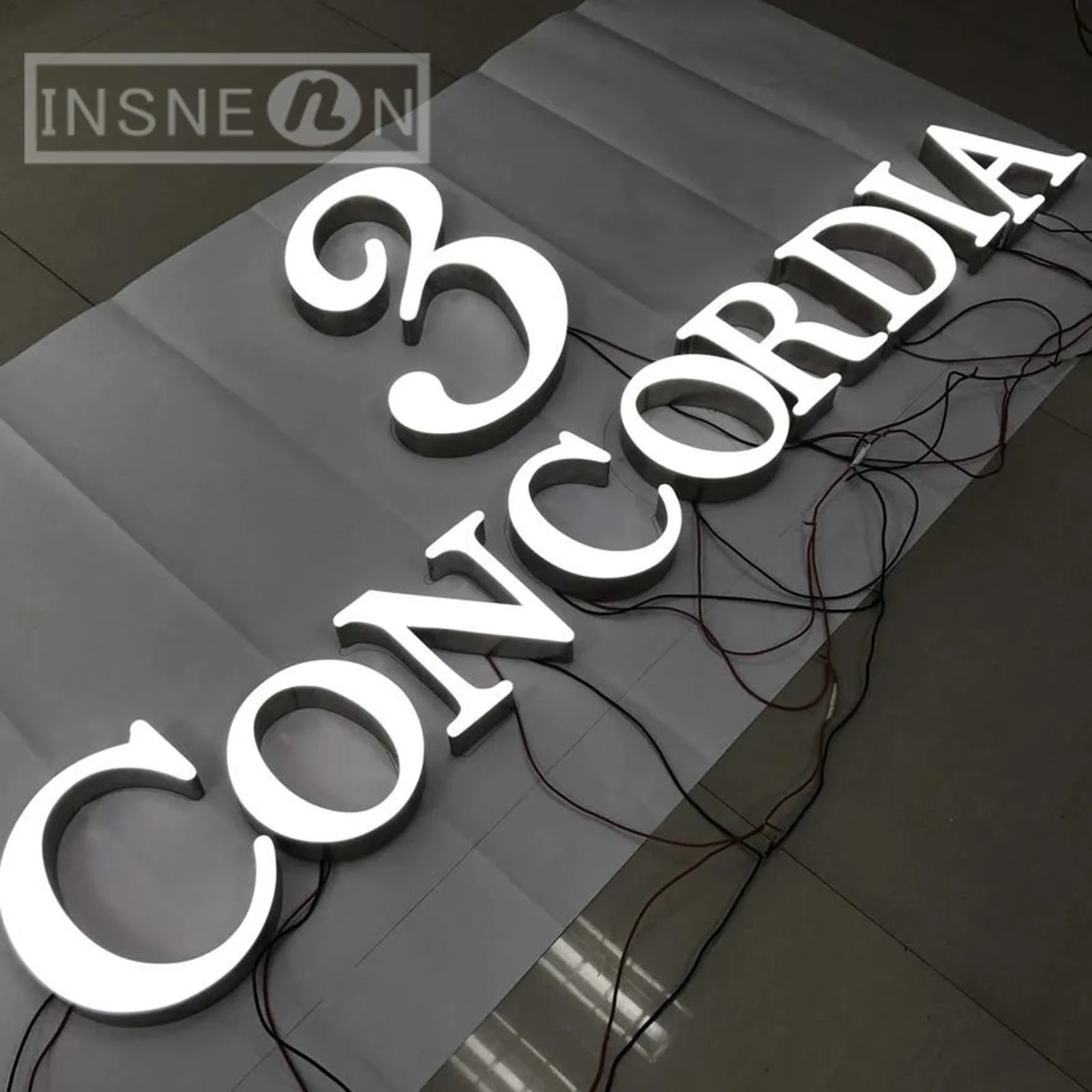 Illuminated Led Signage Frontlit ตัวอักษรอะคริลิค 3D Lighted Letter ร้านอาหารโฆษณาป้ายโลโก้ธุรกิจกลางแจ้ง