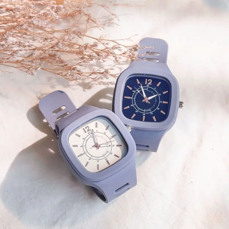 แฟชั่นผู้หญิงนาฬิกา Square Dial Pin Buckle ควอตซ์นาฬิกาผู้หญิงหรูหราสุภาพสตรีนาฬิกาข้อมืออิเล็กทรอนิกส์ซิลิโคนหญิงนาฬิกาของขวัญ