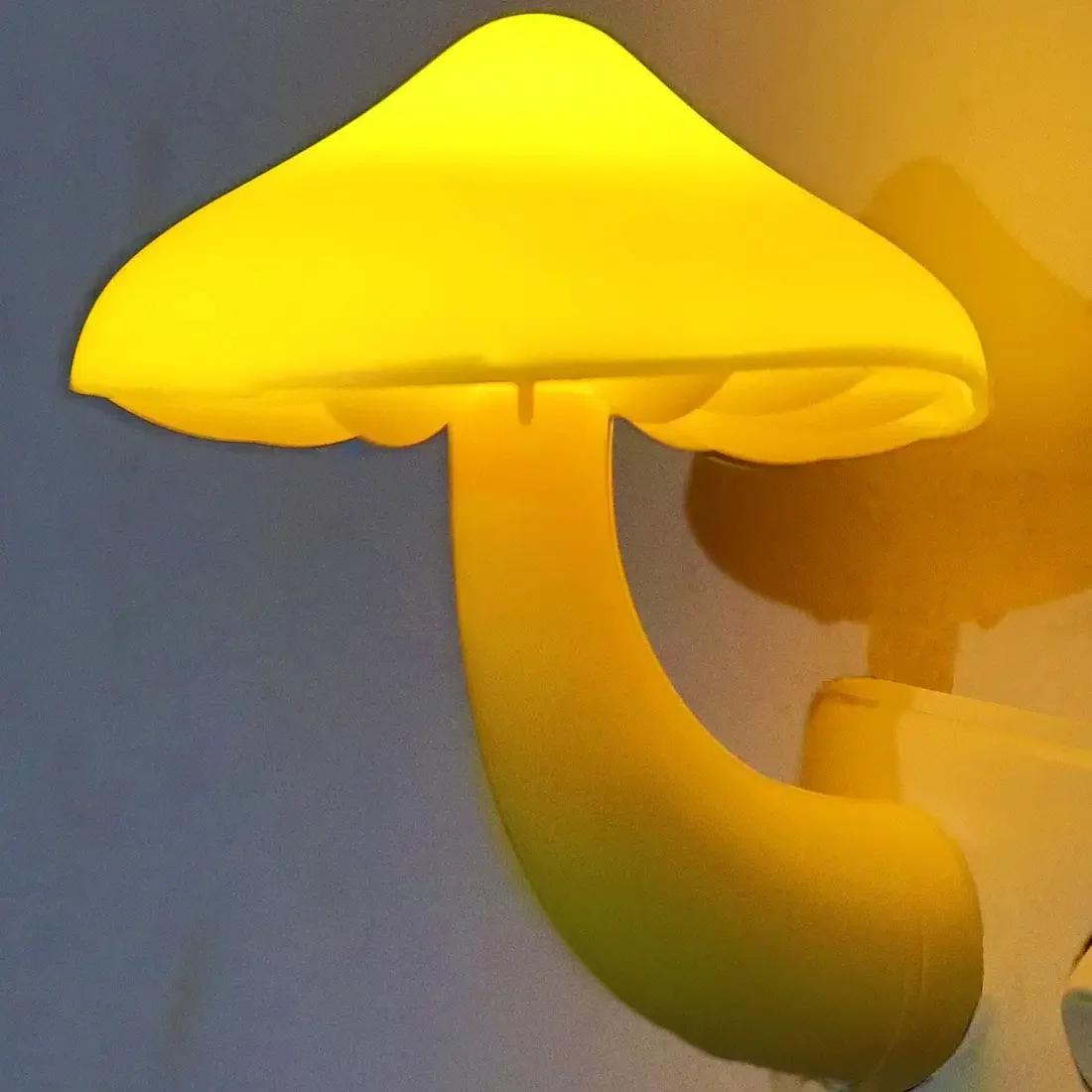 Luz LED nocturna con Sensor de luz para adultos y niños, luz nocturna con forma de seta, lámparas de pared enchufables para dormitorio, baño y inodoro