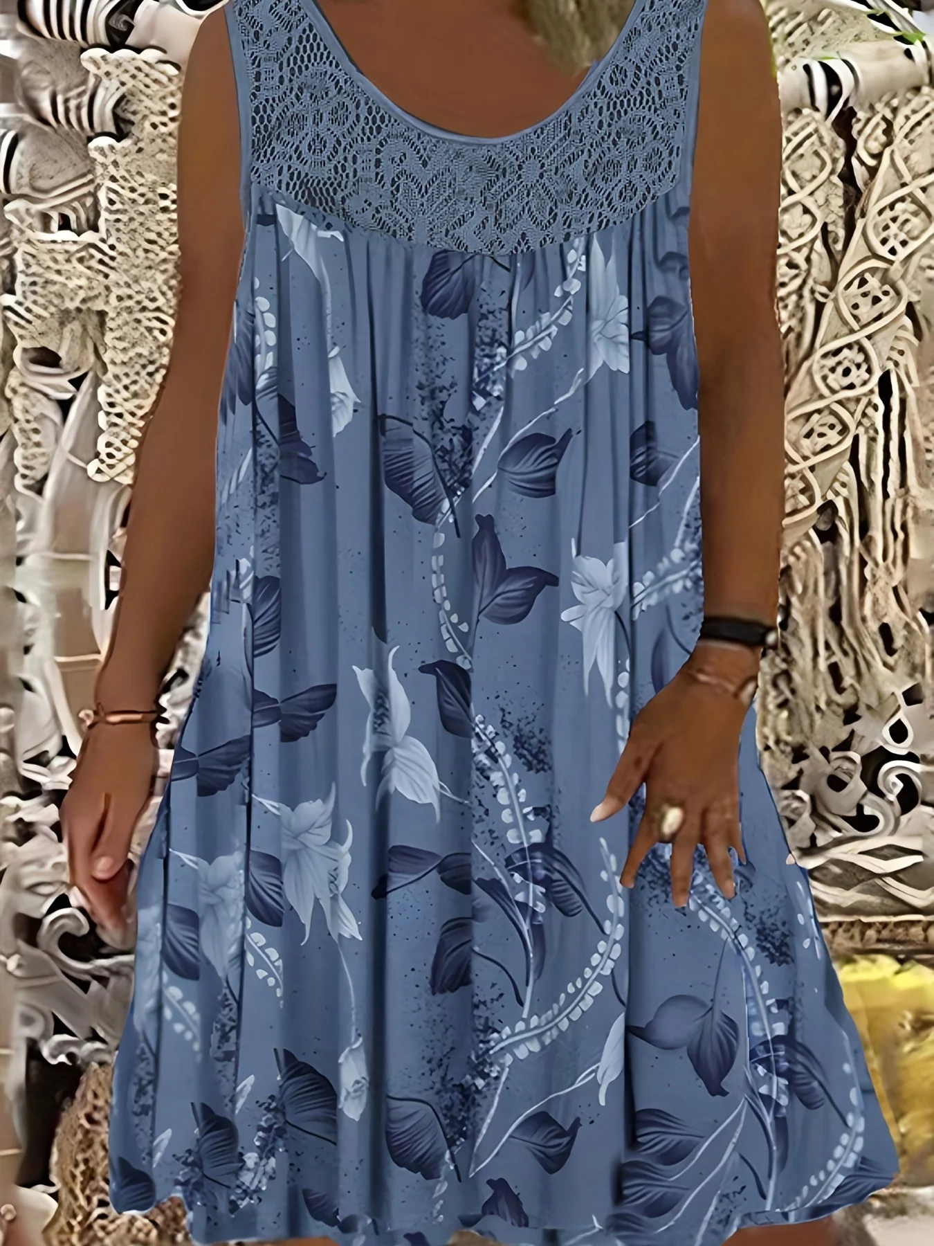 Plus size mouwloze A-lijn damesjurk met ronde hals en contrasterende kanten rand bloemenprint - knielengte casual en pretenti
