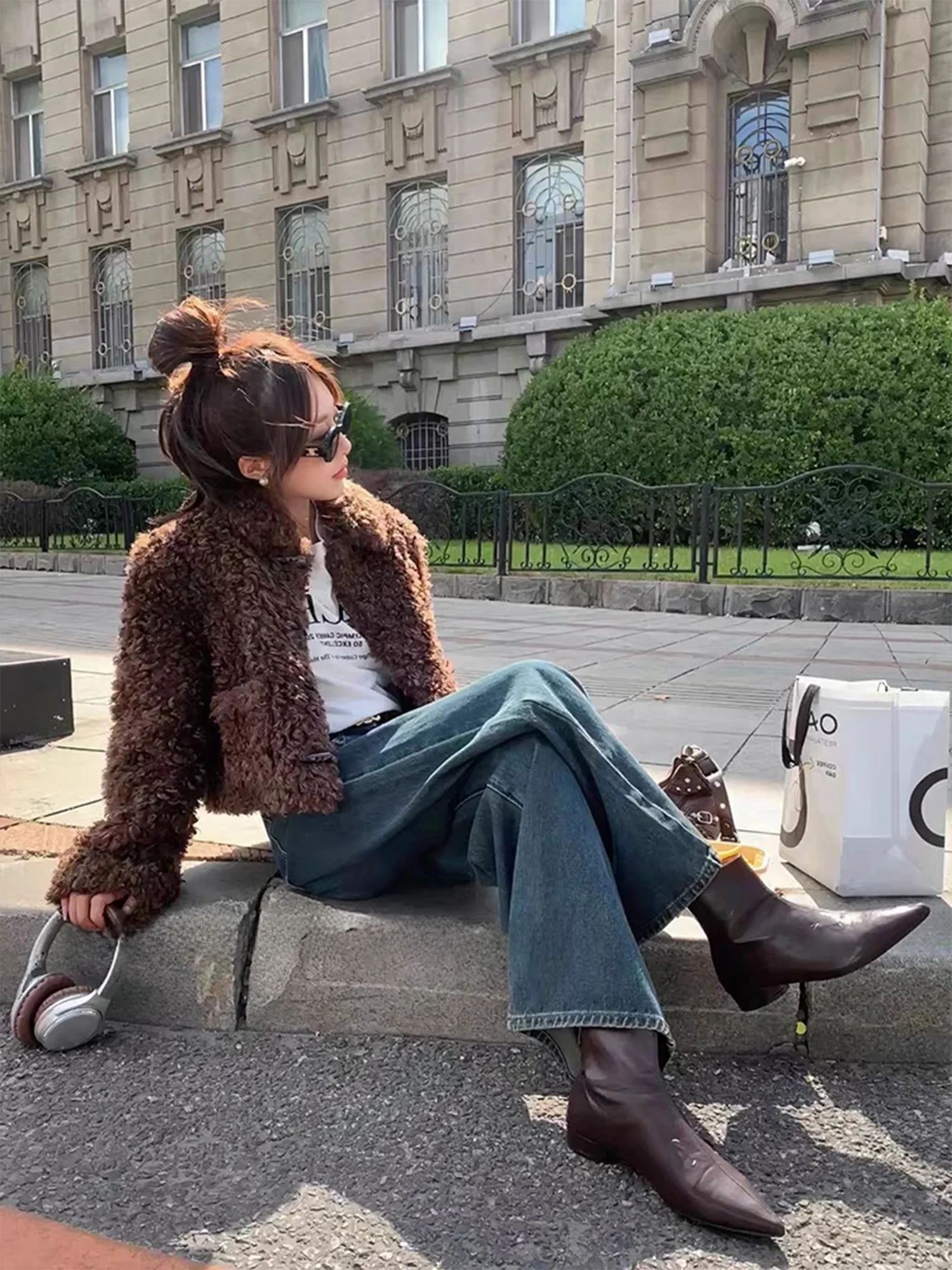 Jaqueta Curta de Pele Sintética Marrom Estilo Teddy com Botões de Chifre Ecológicos Estilo Hong Kong, Casaco F de Inve...