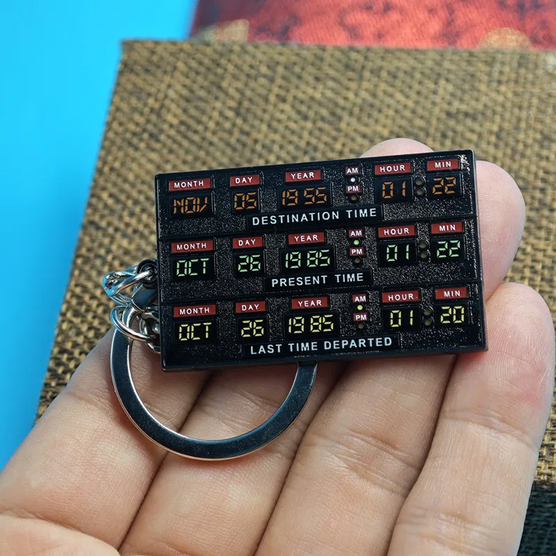 LLavero de circuitos de tiempo Marty McFly Doc Brown, regalo de viaje en el tiempo, películas clásicas de Regreso al futuro, réplica de llavero Delorean