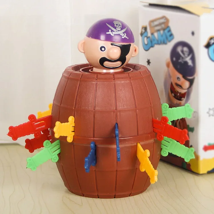 Juego de juegos de escritorio de fiesta interactivos para padres e hijos, cubo pirata de Color aleatorio, espada, barril, juegos de penalización por goteo, 1 Juego