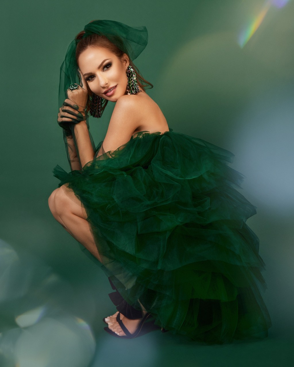 Trägerloses, dunkelgrünes Tüll-Abschlussballkleid mit Rüschen, transparente Handschuhe, kurze Cocktail-Partykleider in Minilänge, Übergröße