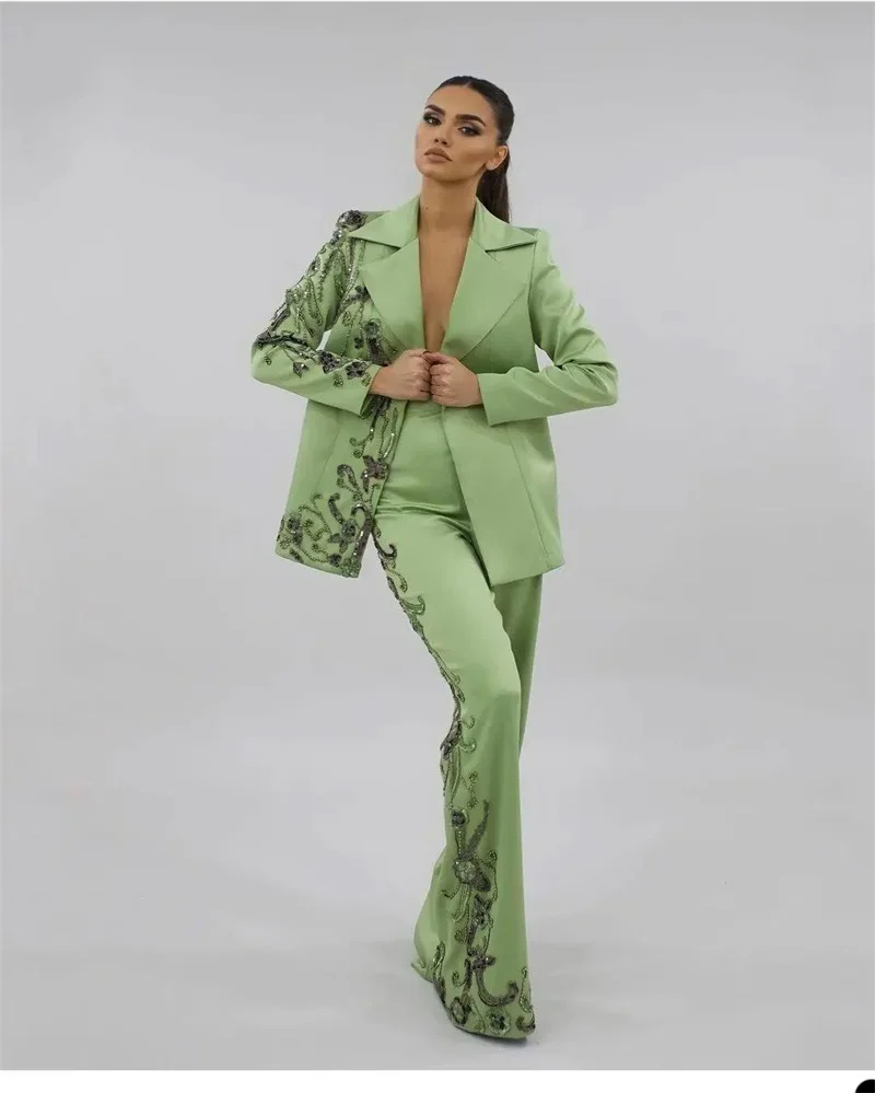 Designer สีเขียวซาตินผู้หญิงชุดหรูหราลูกปัด Applique งานแต่งงานอย่างเป็นทางการชุดราตรี 2 ชิ้นเสื้อ + กางเกงที่กําหนดเอง