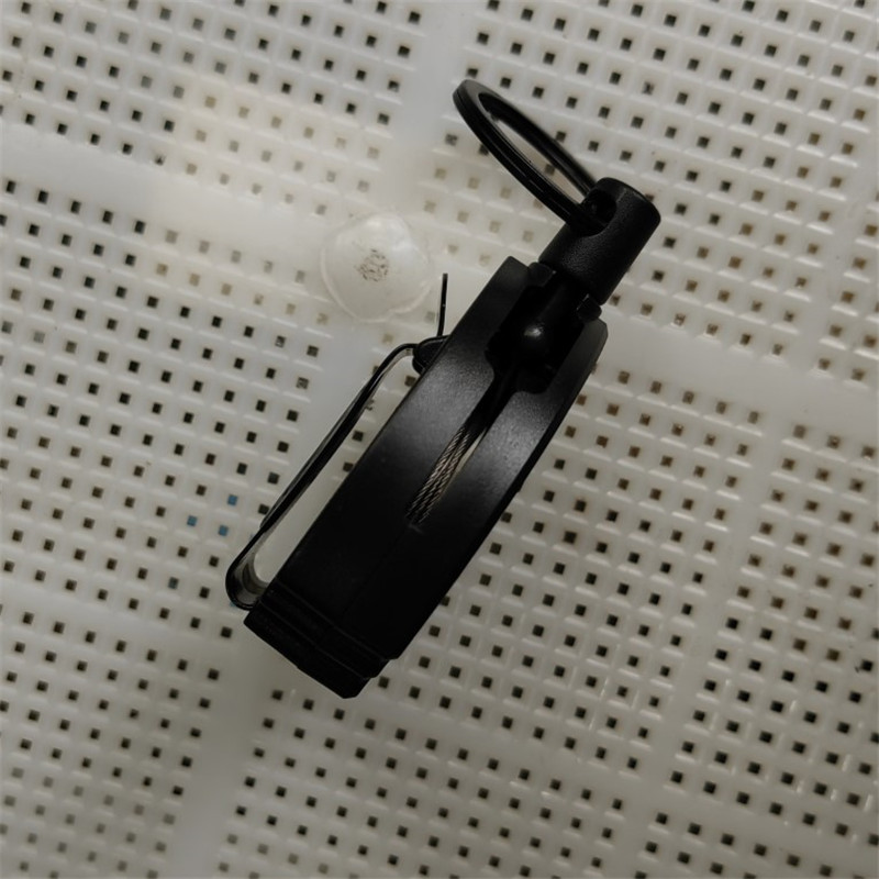 盗難防止メタル引きやすいバックルロープ弾性キーホルダースポーティな格納式キーリングアンチロストヨーヨースキーパスIDカード