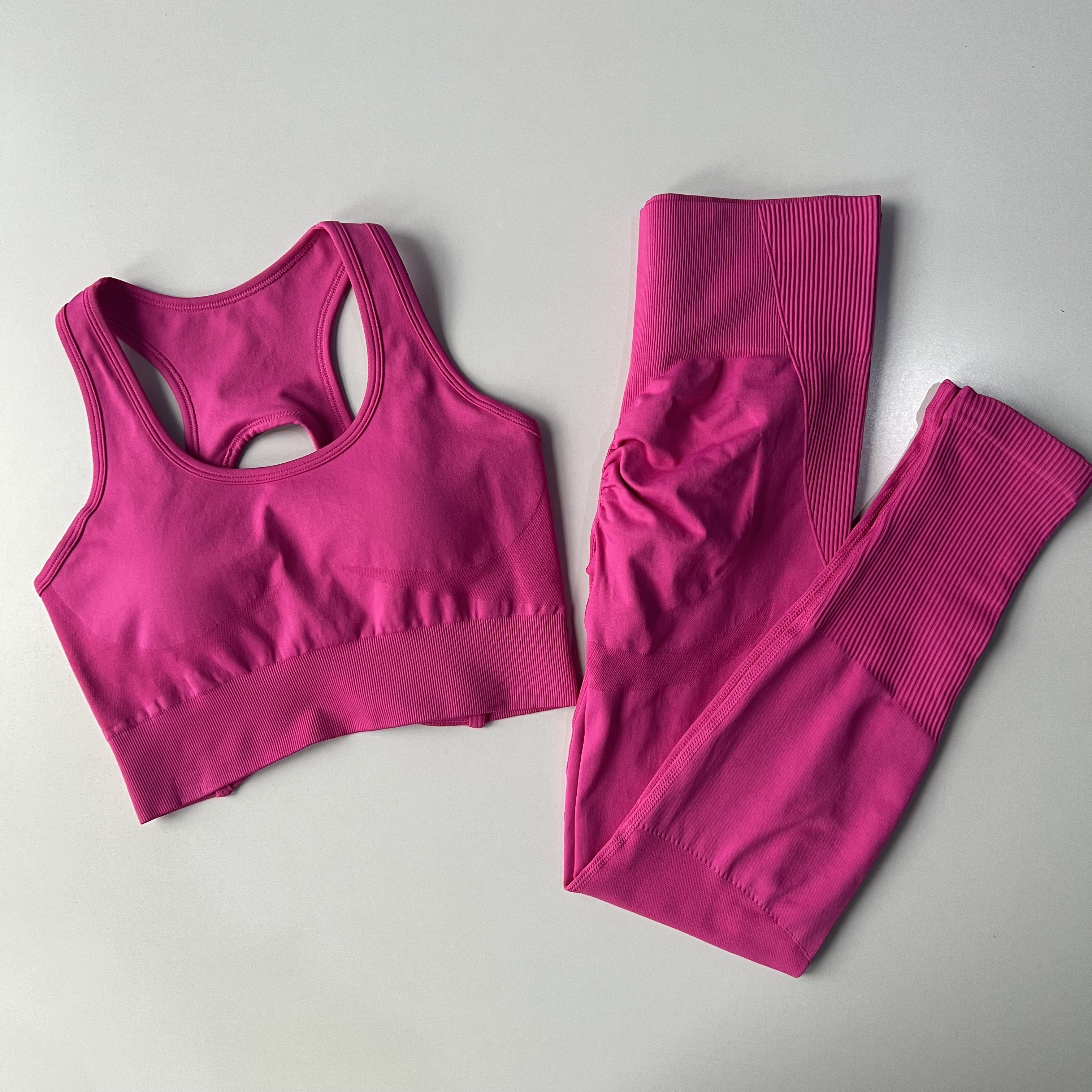 Set di tute da yoga ad asciugatura rapida per sollevamento del sedere color pesca Pantaloni da fitness Leggings a vita alta con reggiseni sportivi Set fitness per sollevamento del sedere color pesca