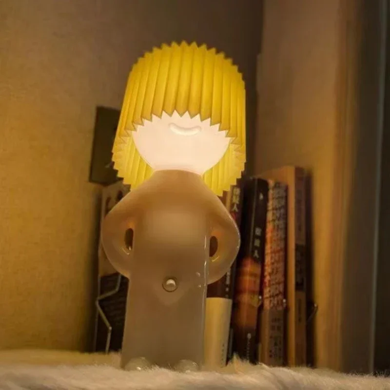 Candeeiro de mesa criativo claeted menino impertinente único led plissados iluminação leitura quarto cabeceira luz da noite lâmpada presente das crianças