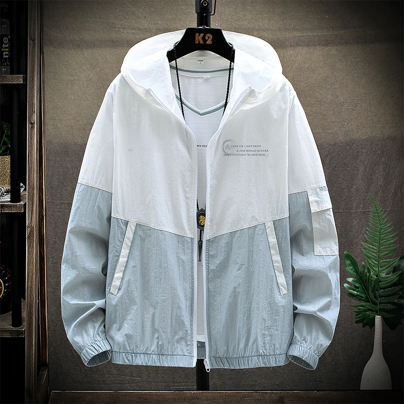 2025 Abrigos de piel de verano para hombre, protección solar UV ultraligera, chaqueta cortavientos con capucha de talla grande, prendas de vestir informales a rayas para hombre