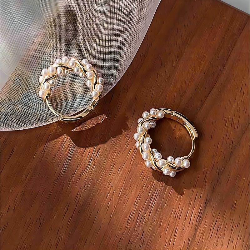High end and luxurious temperament, circular pearl earrings, women's fashionable and cool style, personalized ear buckles, niche
