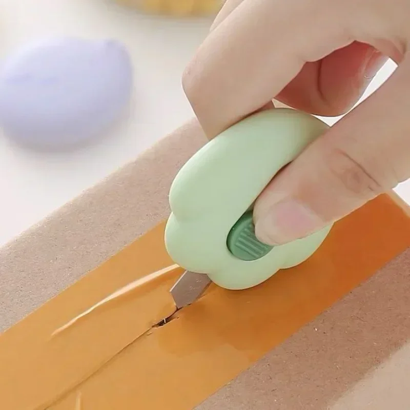 น่ารัก Mini Meatball Cat Claw มีดศิลปะแบบพกพา Disassembly Express มีดขนาดเล็กสํานักงานนักเรียนกระดาษตัดมีดทําด้วยมือ