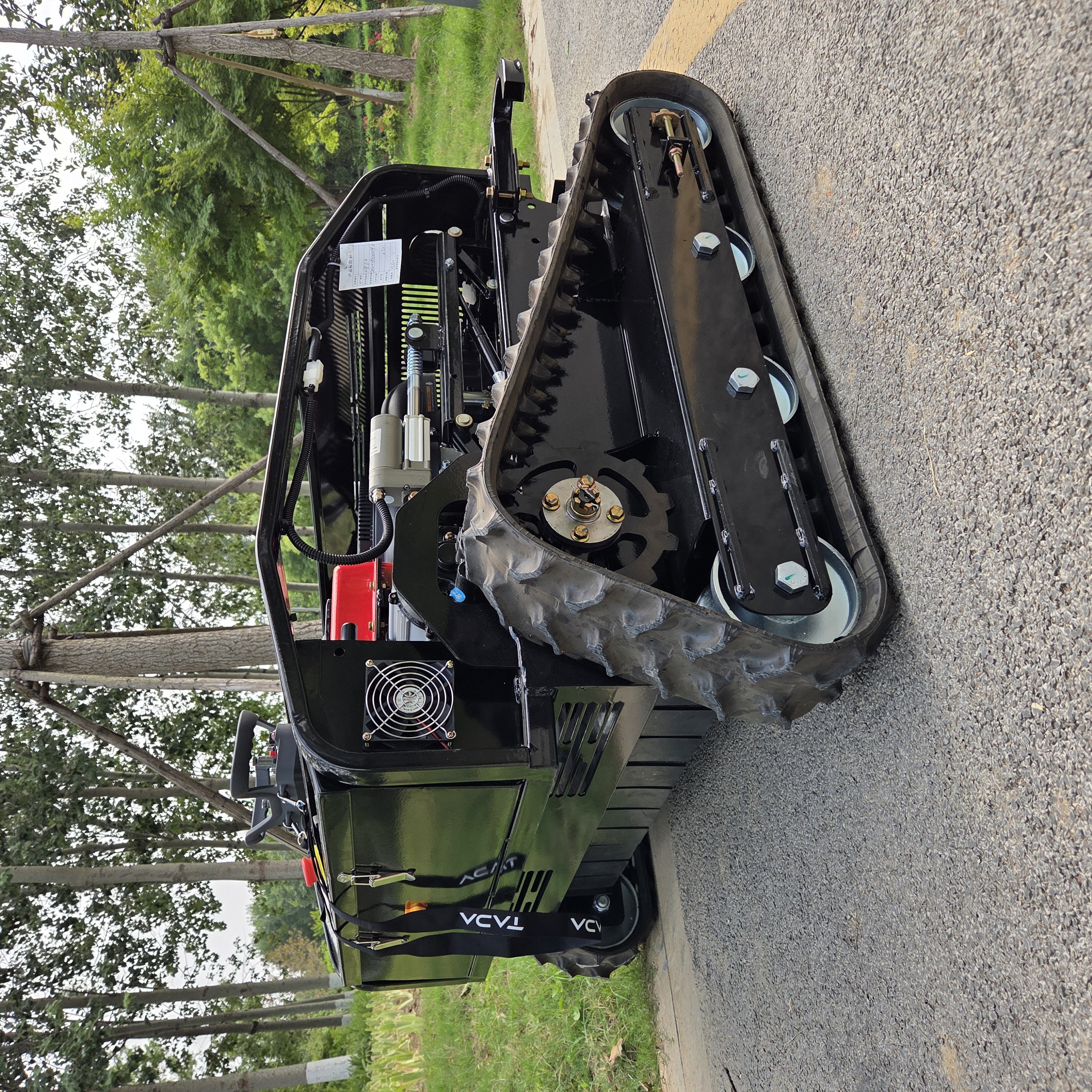 Heißer Verkauf weltweit! Ferngesteuerter Rasenmäher 3800 ㎡ /h hocheffizientes Mähen CE-Zertifizierung Euro 5/EPA anpassbar