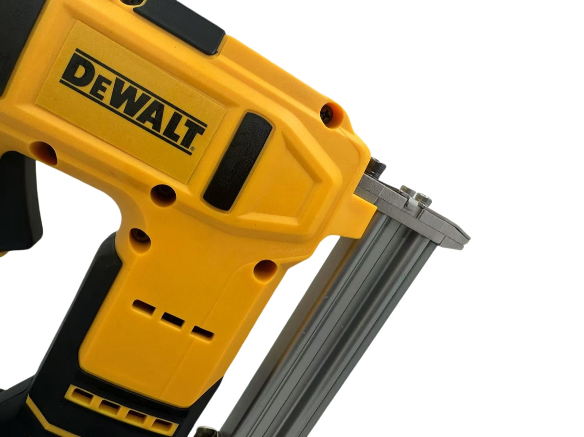 DDEWALT Pistola de clavos con motor sin escobillas Batería de 18 V/20 V Potente y capaz de utilizar en varios escenarios