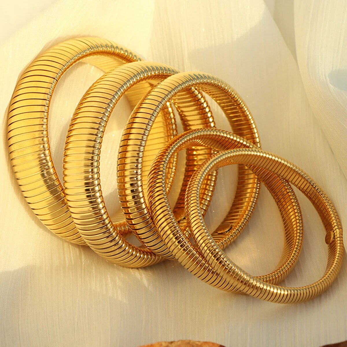 Waterdicht Roestvrij Staal Retro Elasticiteit Dikke Metalen Polish Armband 18K Vergulde Trend Mode Unisex Sieraden Mannen Vrouwen