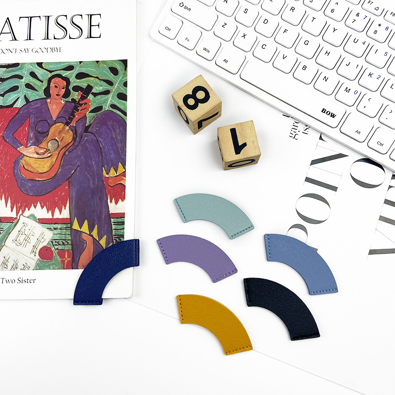 PU ブックマークレザーハートブックマークミニポータブルギフトハートブックマークページフォルダーコーナー保護カバー学用品