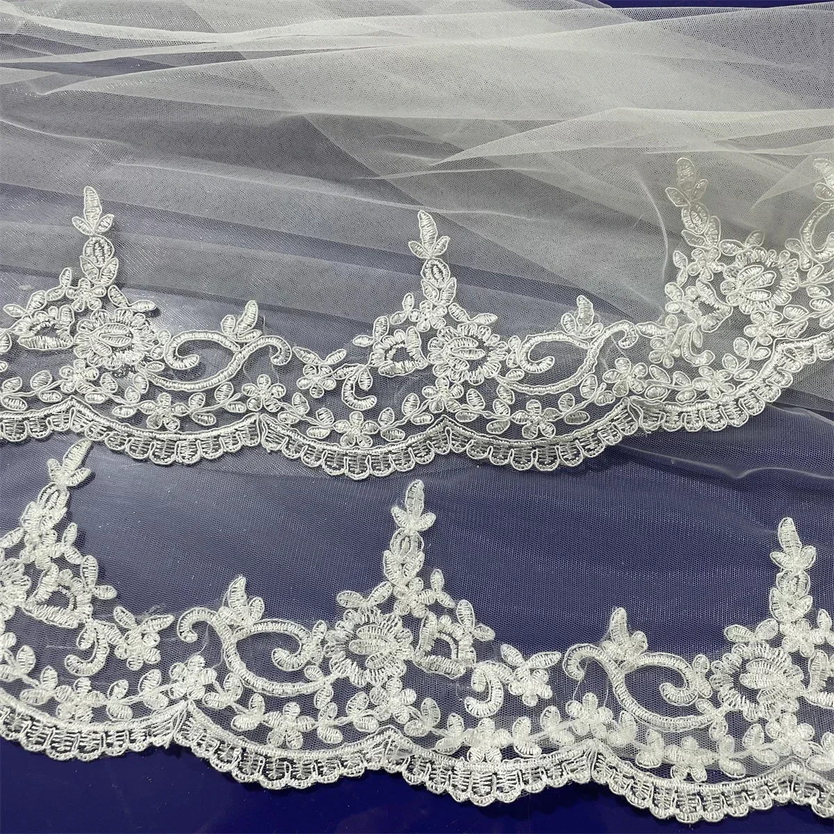 1層のウェディングベール櫛でフルレースエッジスカラップ花マンティージャエレガントなブライダルベールホワイトアイボリーカスタム300センチメートル