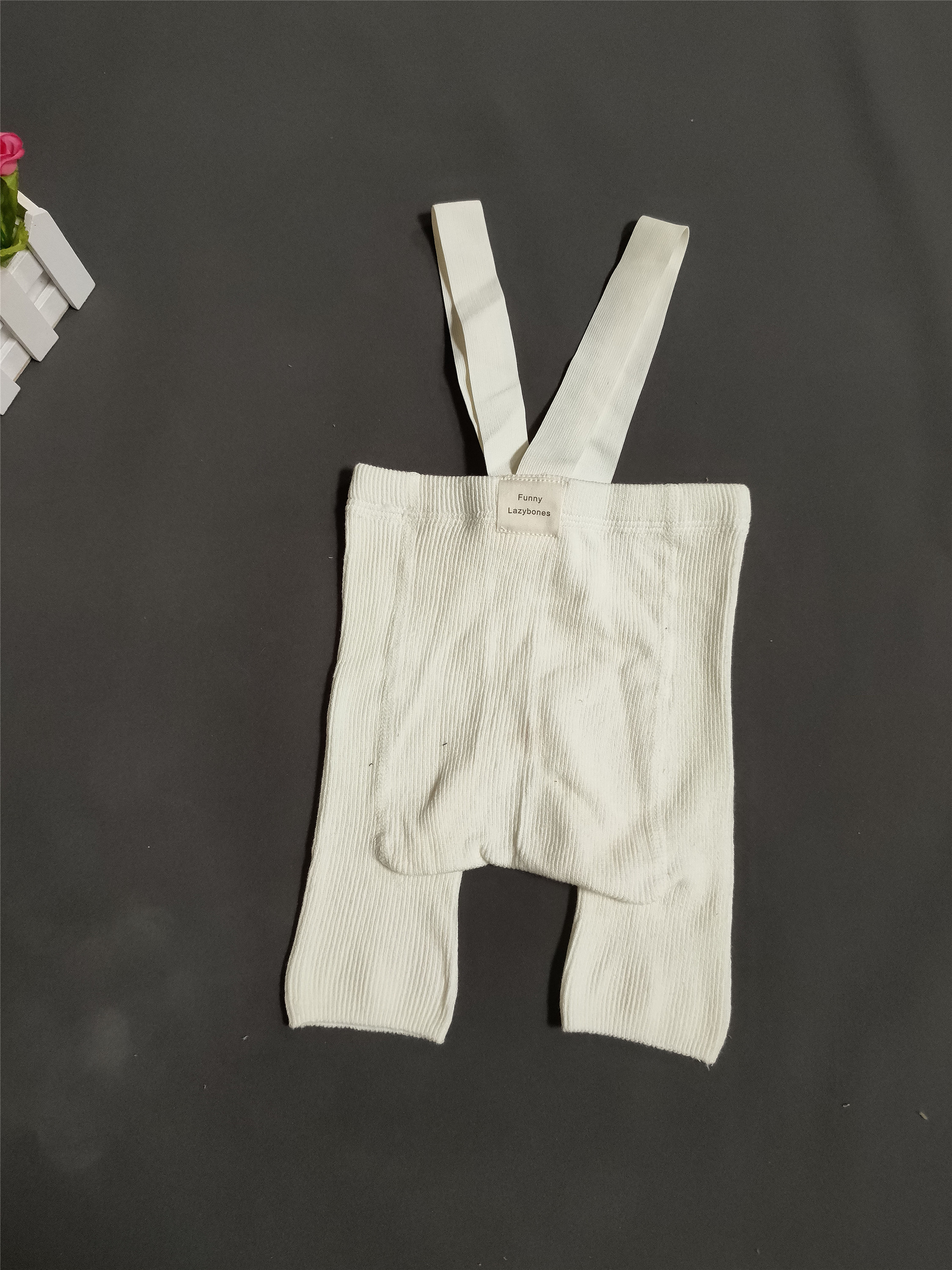 Bé Suspender Quần Short INS Cao Cấp Suspender Quần Short Tây Ban Nha Bé Mông Quần Legging Thon Treo Áo