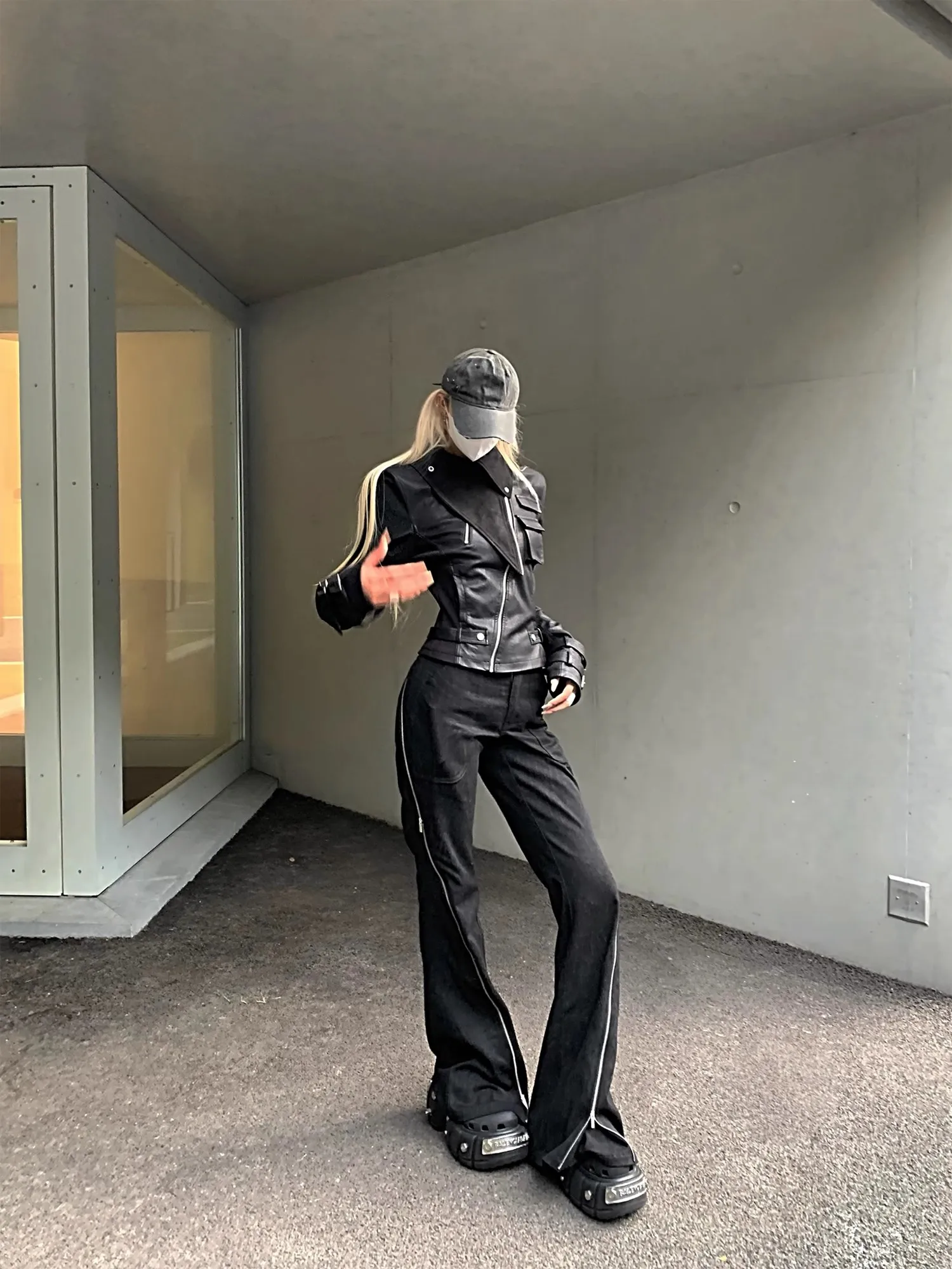 Lautaro Frühling Herbst Coole Hübsche Kurze Schwarze Ausgestattet Pu Leder Jacke Frauen Langarm Zip Up Luxus Designer Kleidung 2025