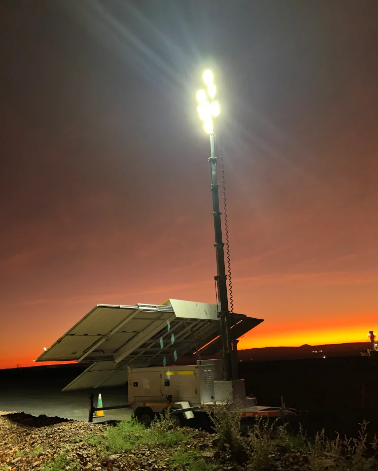 Work Site Solar Light Tower with Wind Turbine with Wind Power 200w Led Lights