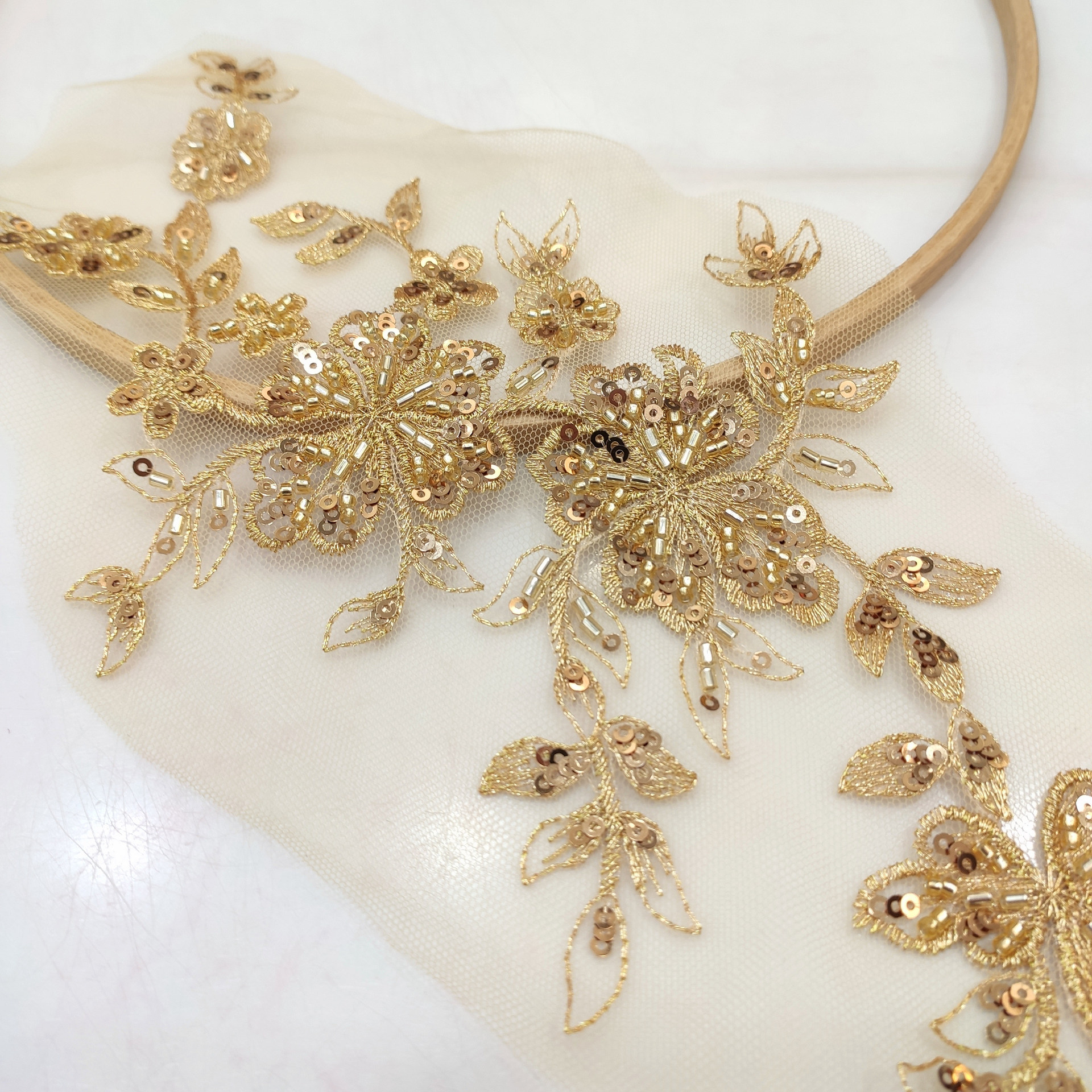 ชุดเดรสปักเลื่อมลายลูกปัด1คู่ประดับด้วยแสงเย็บปักถักร้อย diy หรูหราประดับด้วยผ้าลูกไม้เป็นคู่ดอกไม้