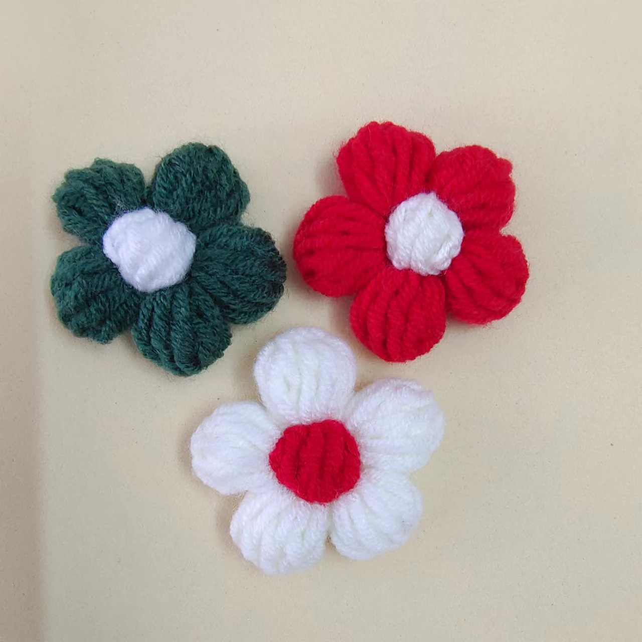 4cm Wolle Puff Blumen Patch DIY 10 Stück hand gewebte Blumen haken Blumen kleidung Hochzeit Accessoires